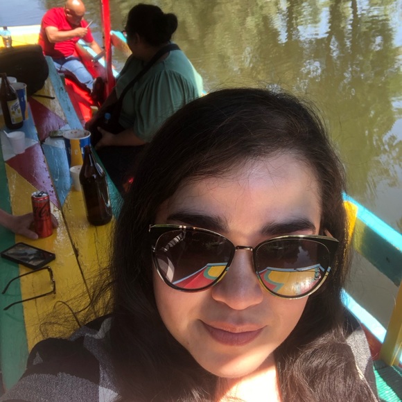 Meet your Posher, Yanra - Picture 4 of 5